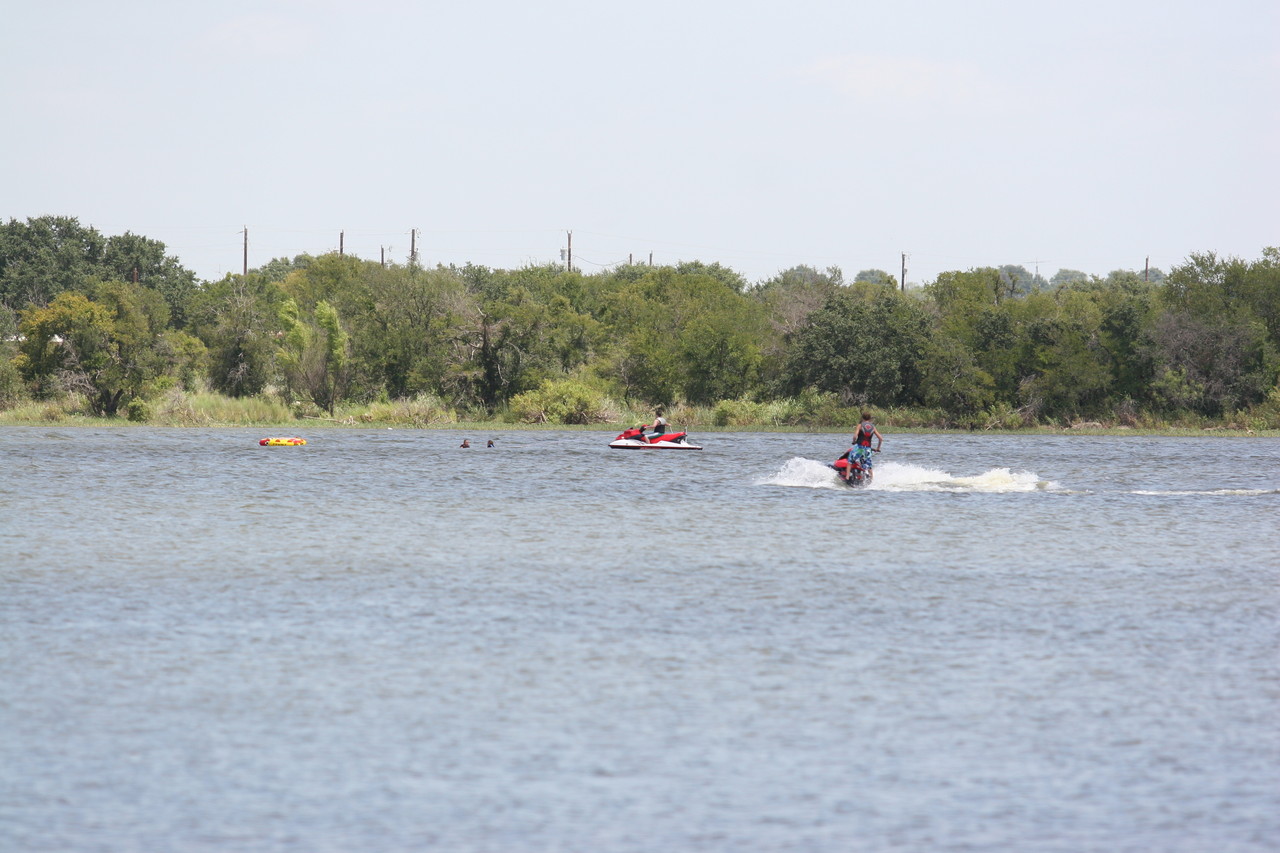 pictures/LakeHouse/alex1/lakefun3_0001.jpg