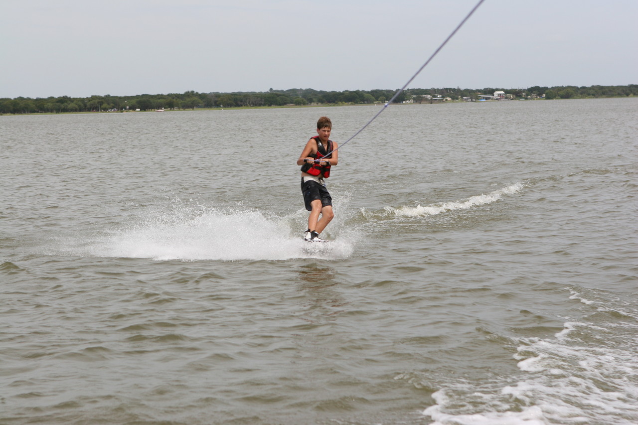 pictures/LakeHouse/wake/wakeboard1_0002.jpg