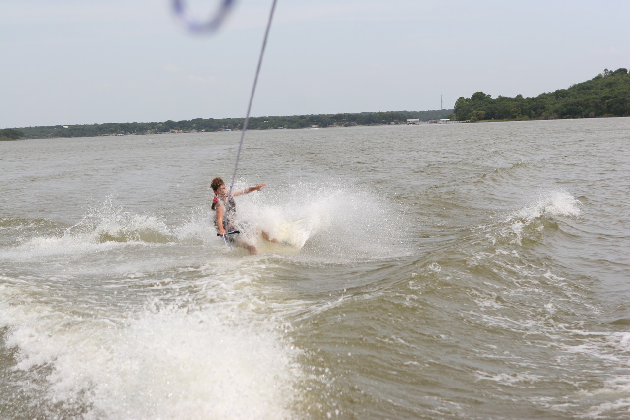 pictures/LakeHouse/wake/wakeboard1_0003.jpg