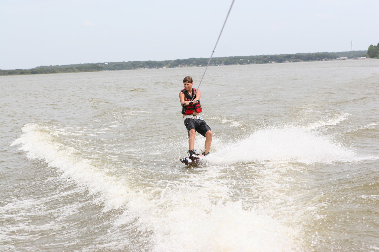 pictures/LakeHouse/wake/wakeboard1_0005.jpg