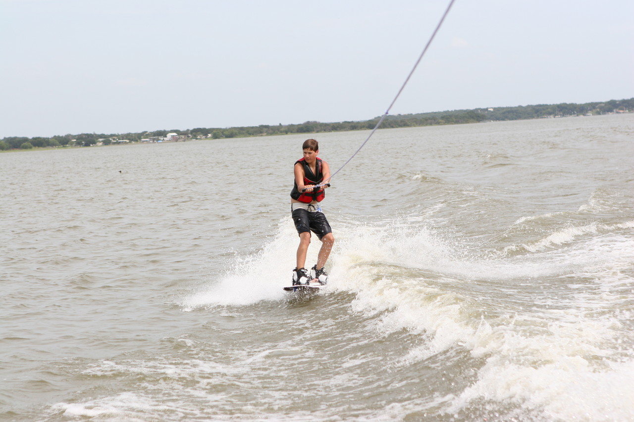 pictures/LakeHouse/wake/wakeboard1_0006.jpg