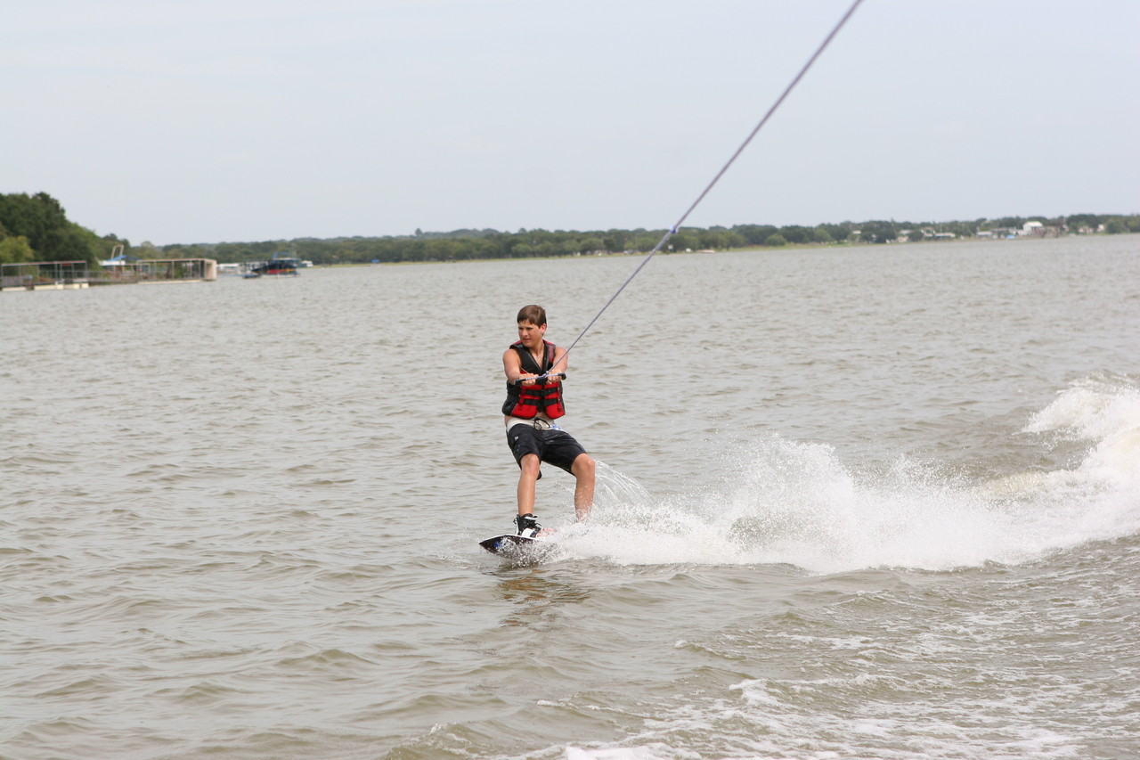 pictures/LakeHouse/wake/wakeboard1_0007.jpg