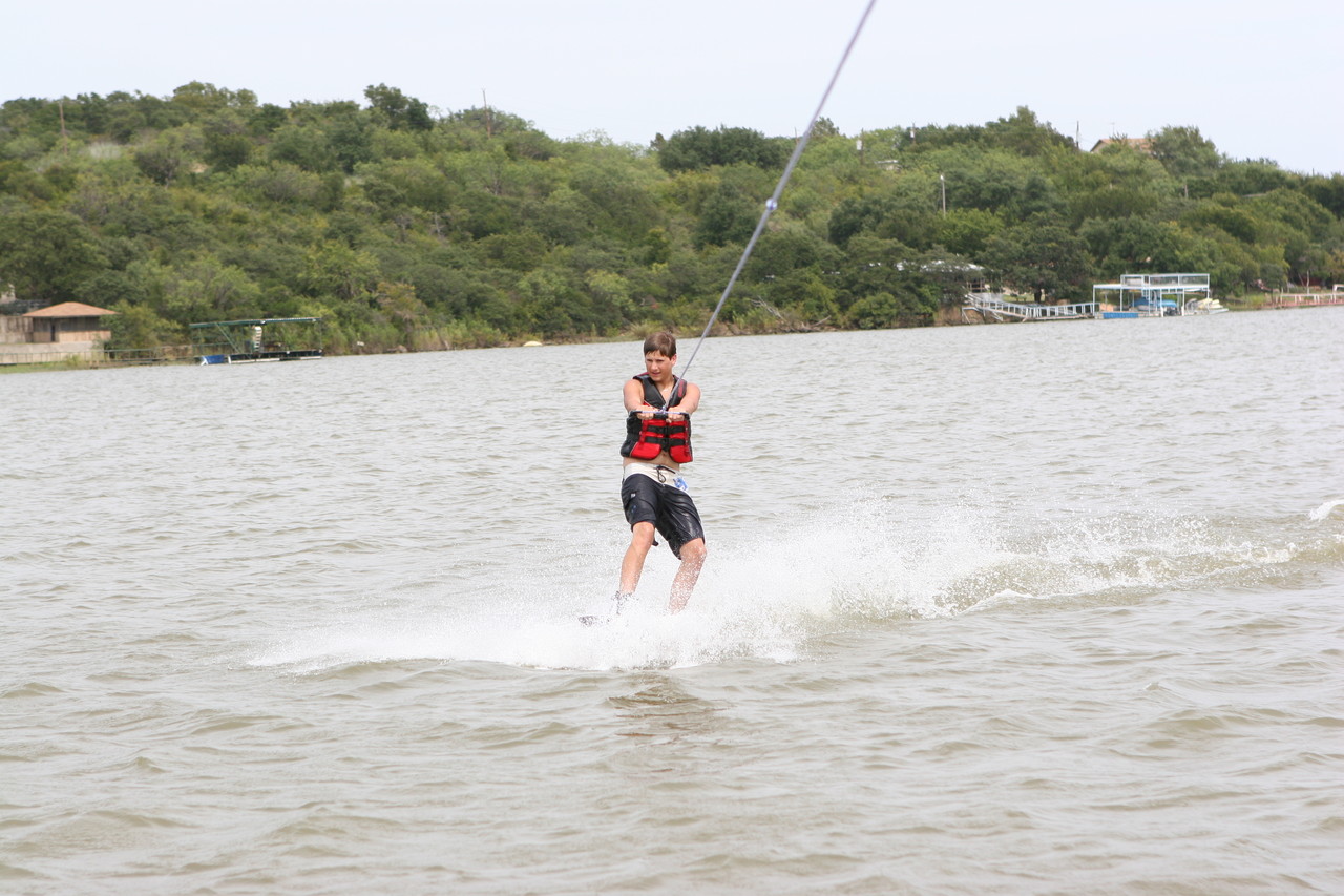 pictures/LakeHouse/wake/wakeboard1_0008.jpg