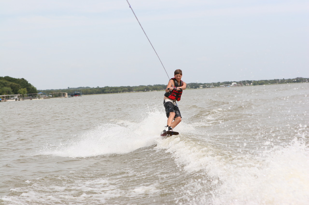 pictures/LakeHouse/wake/wakeboard1_0009.jpg