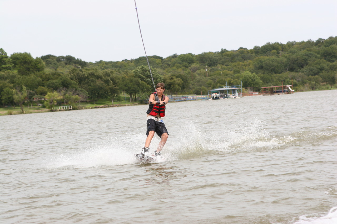 pictures/LakeHouse/wake/wakeboard1_0011.jpg