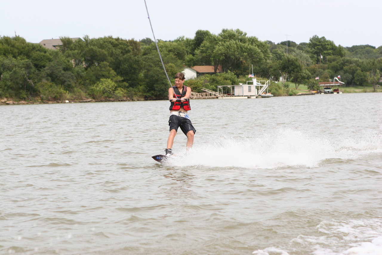 pictures/LakeHouse/wake/wakeboard1_0013.jpg