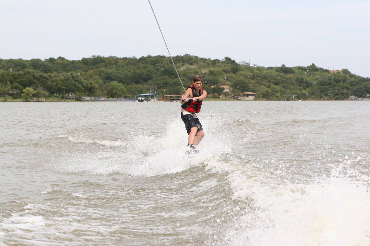 pictures/LakeHouse/wake/wakeboard1_0014.jpg