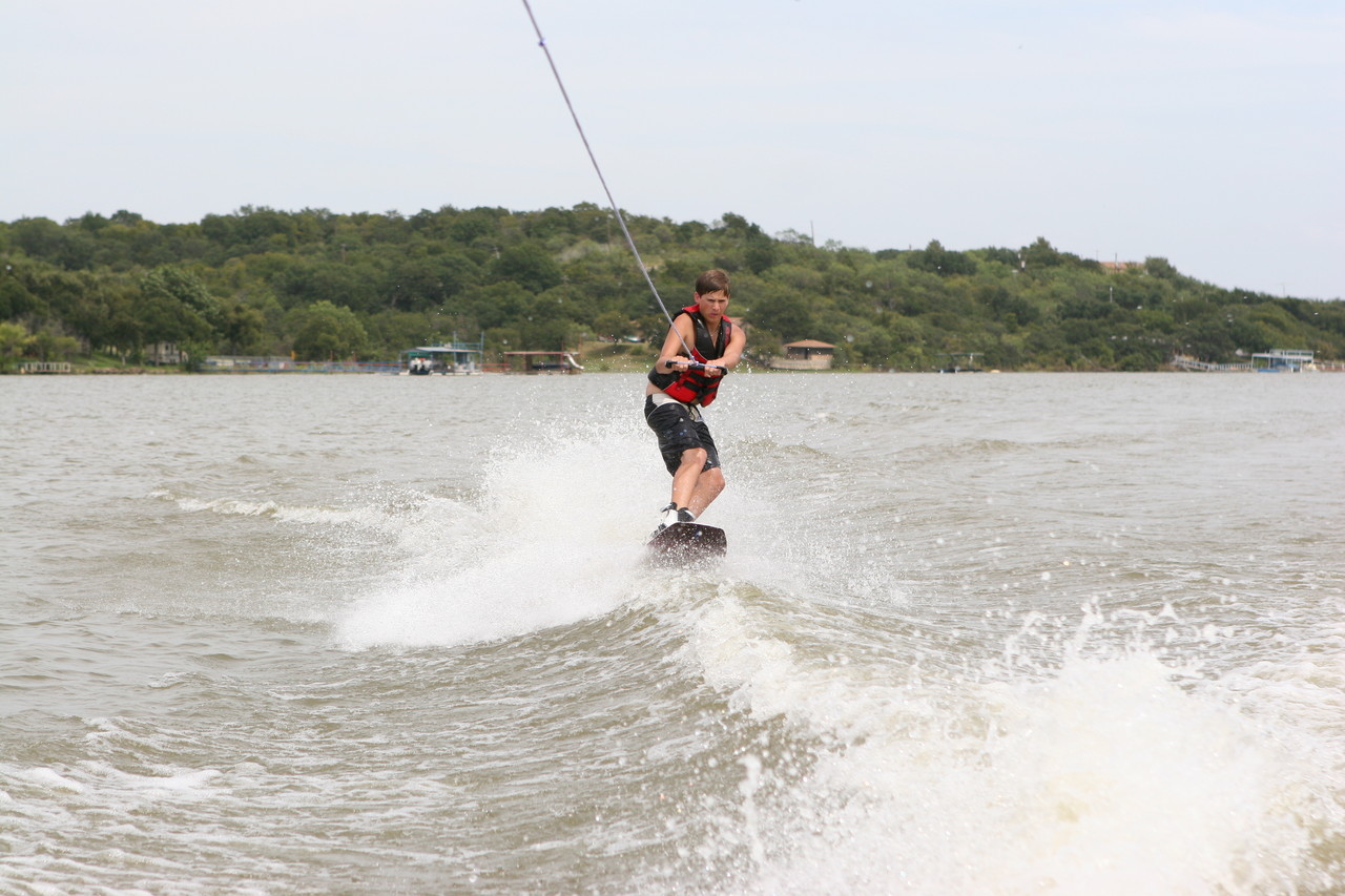 pictures/LakeHouse/wake/wakeboard1_0015.jpg