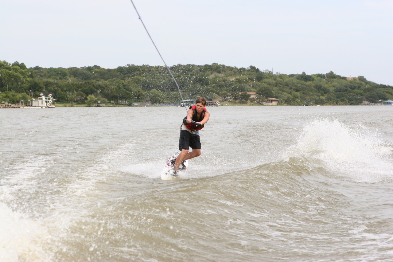 pictures/LakeHouse/wake/wakeboard1_0020.jpg