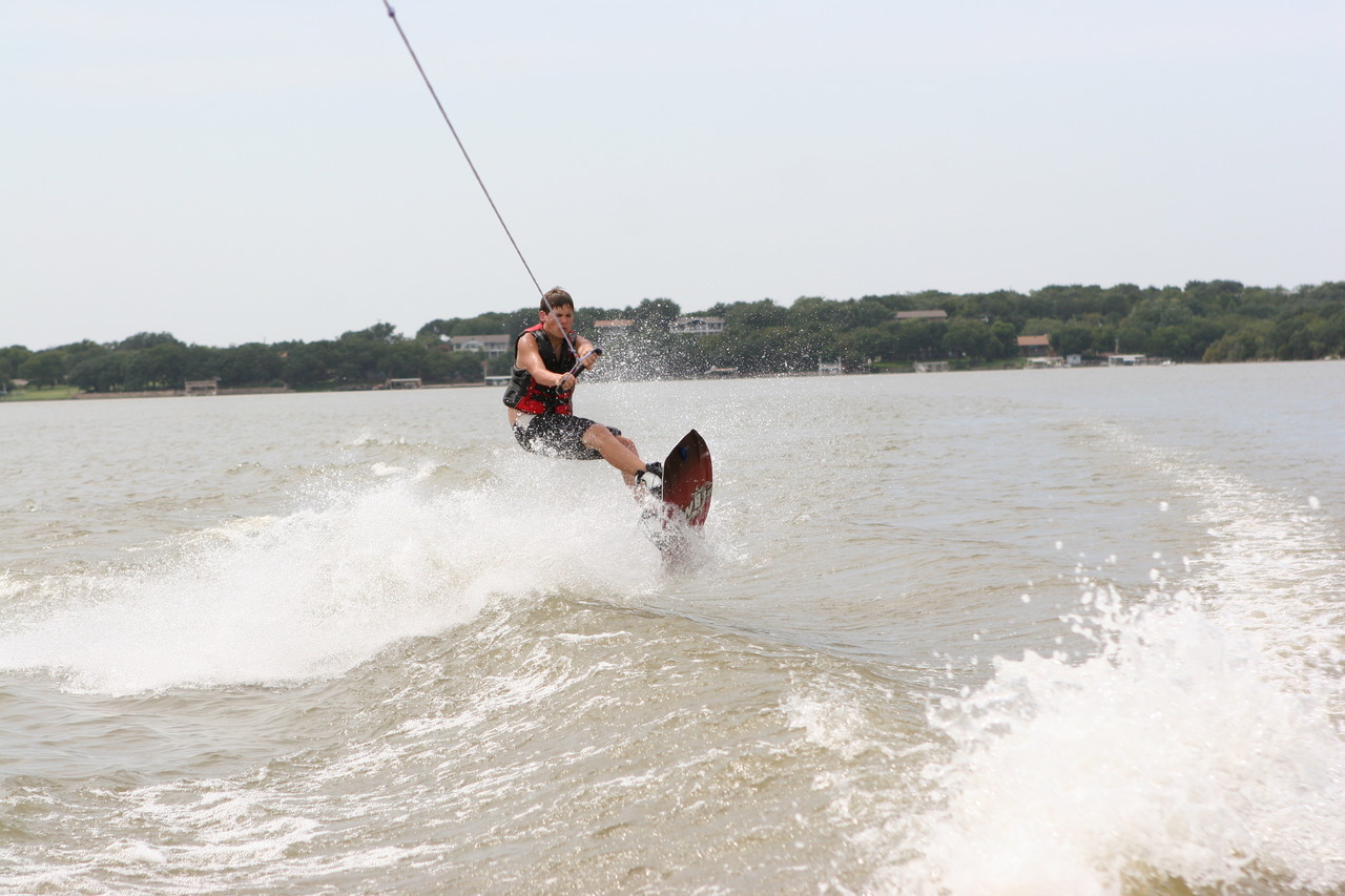 pictures/LakeHouse/wake/wakeboard1_0023.jpg