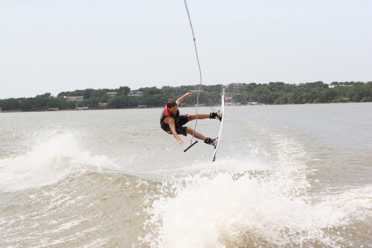 pictures/LakeHouse/wake/wakeboard1_0025.jpg