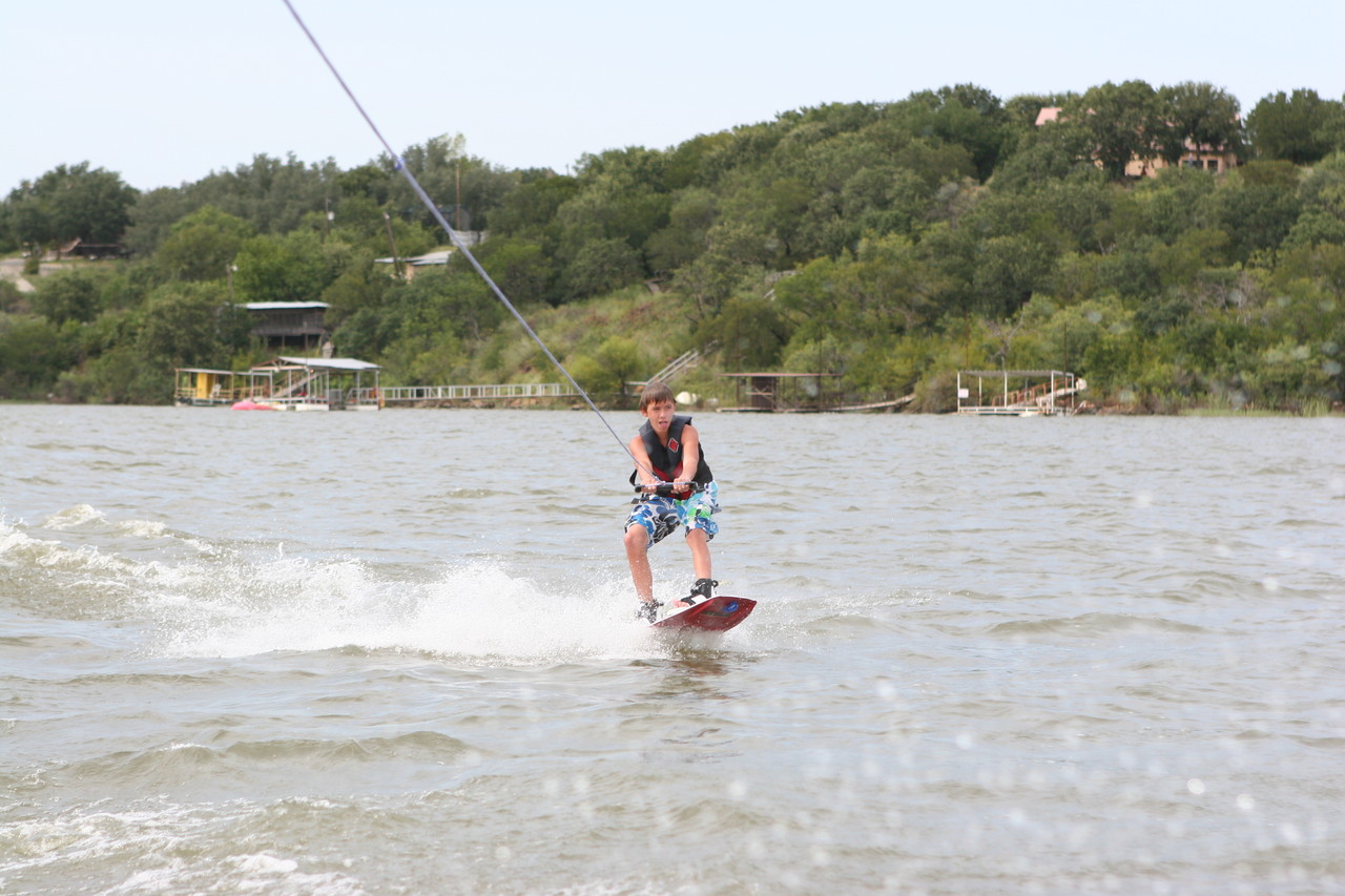 pictures/LakeHouse/wake/wakeboard1_0031.jpg