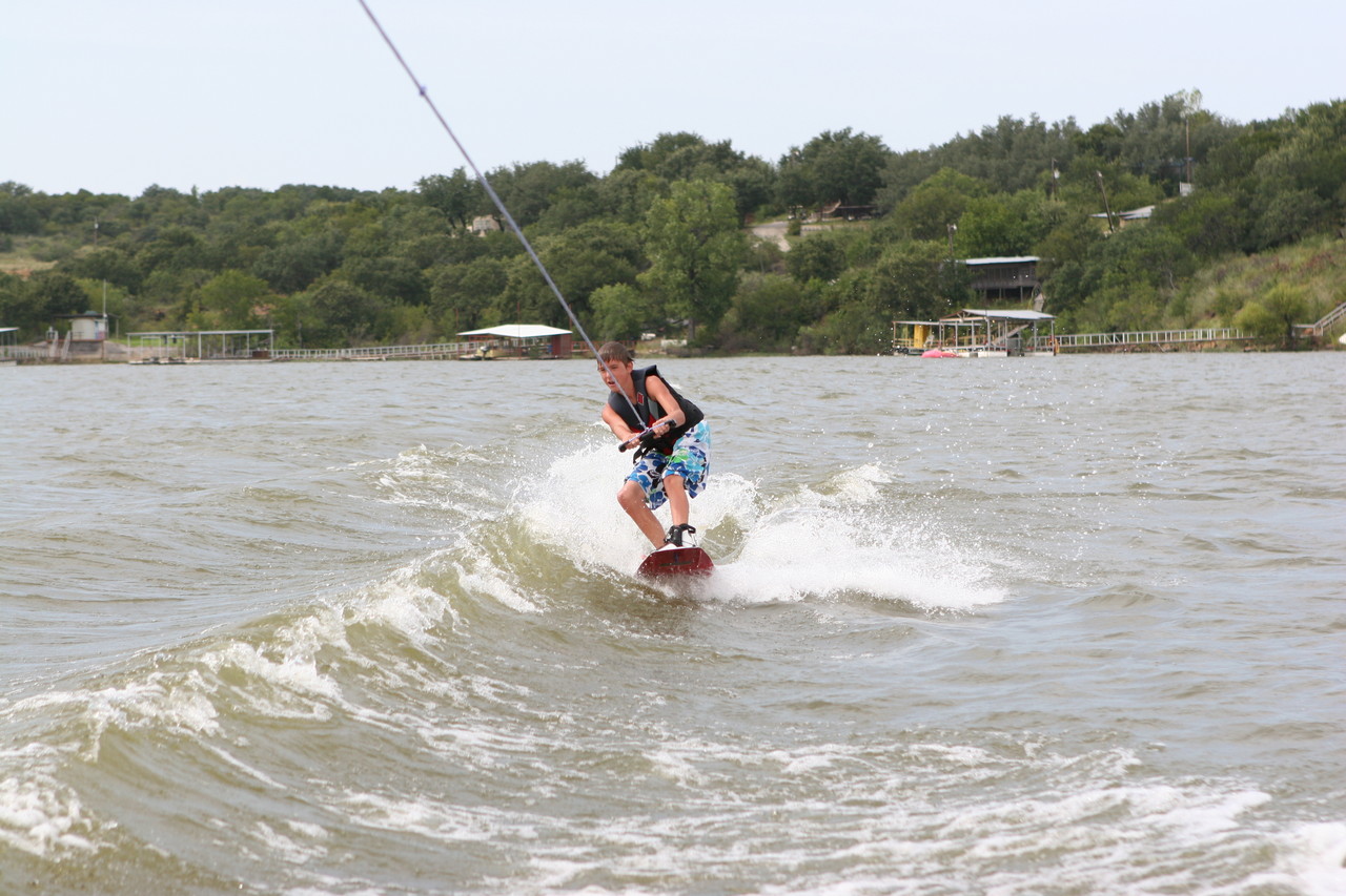 pictures/LakeHouse/wake/wakeboard1_0032.jpg