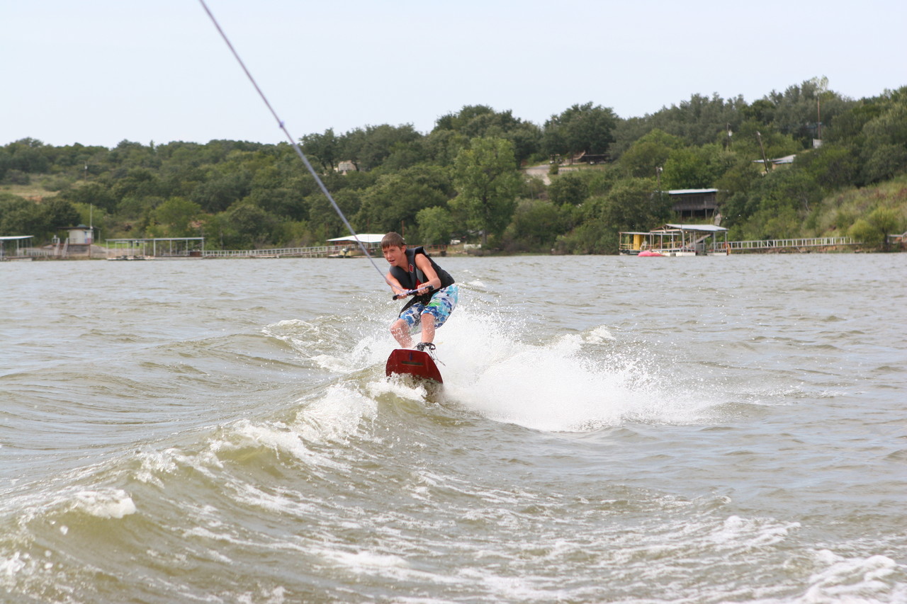 pictures/LakeHouse/wake/wakeboard1_0033.jpg