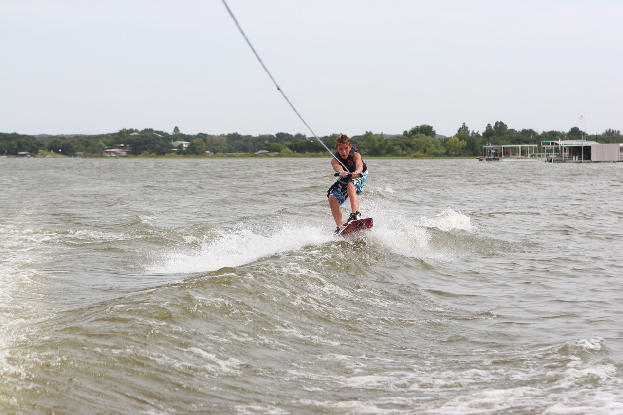 pictures/LakeHouse/wake/wakeboard1_0039.jpg