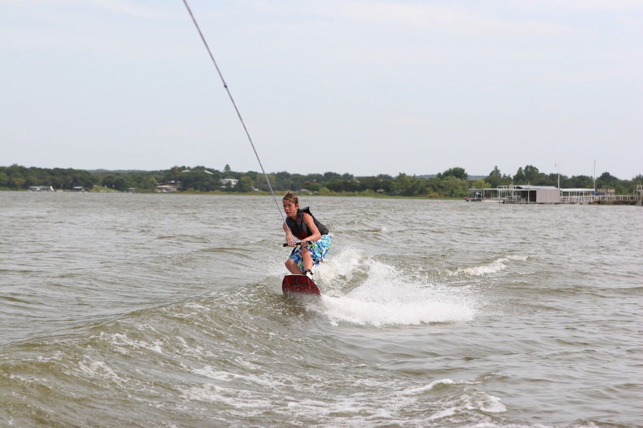 pictures/LakeHouse/wake/wakeboard1_0041.jpg