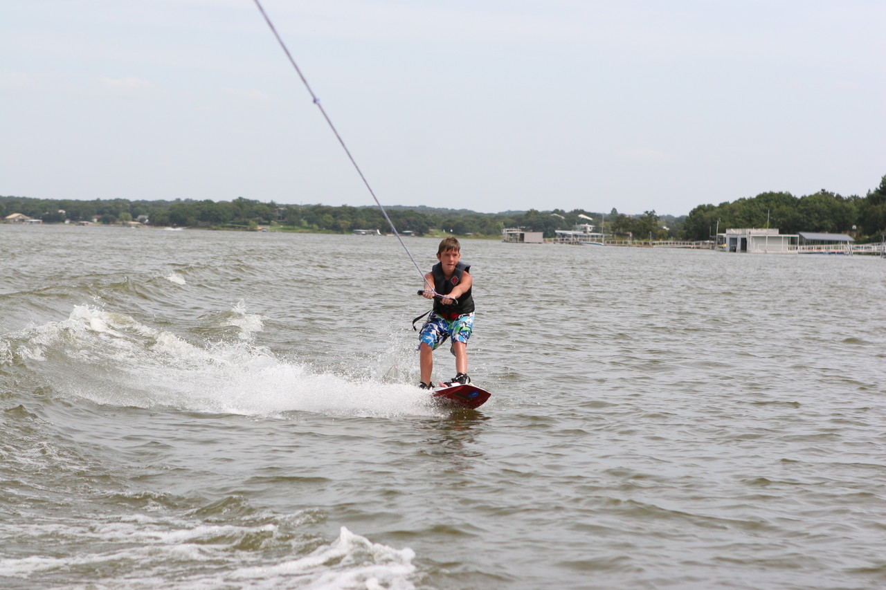 pictures/LakeHouse/wake/wakeboard1_0047.jpg