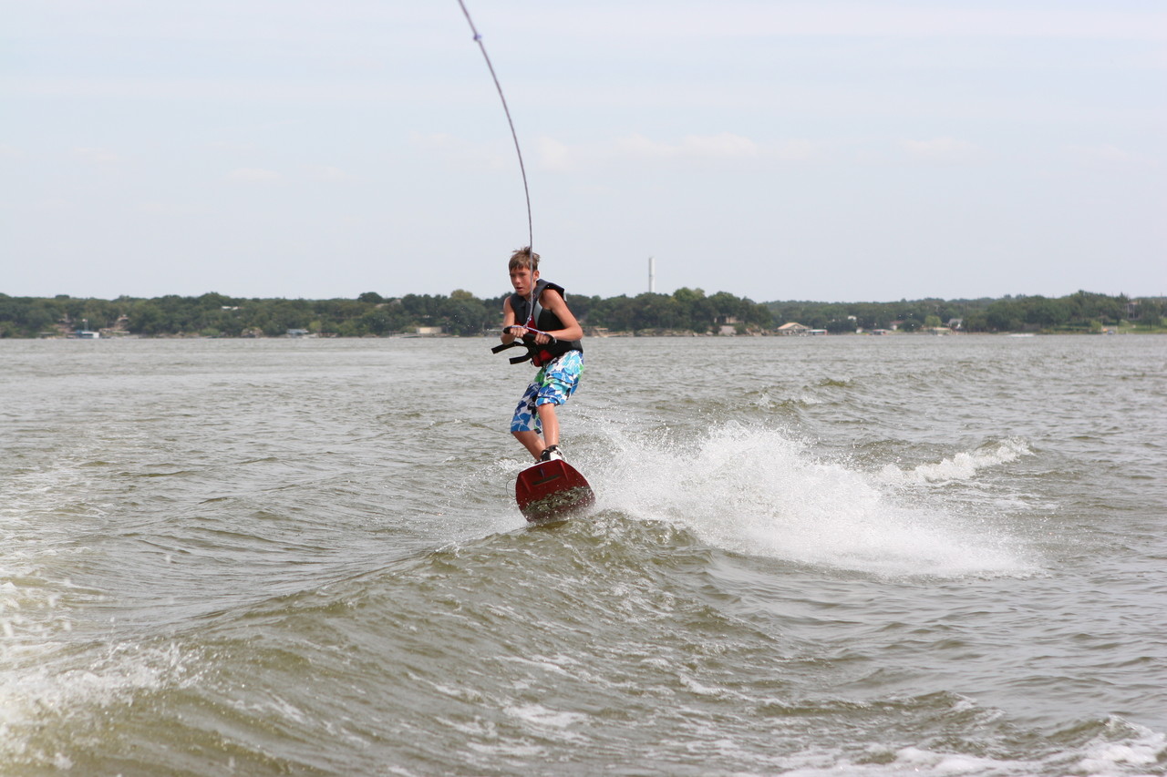 pictures/LakeHouse/wake/wakeboard1_0049.jpg