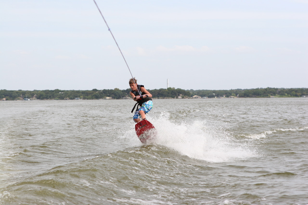 pictures/LakeHouse/wake/wakeboard1_0052.jpg