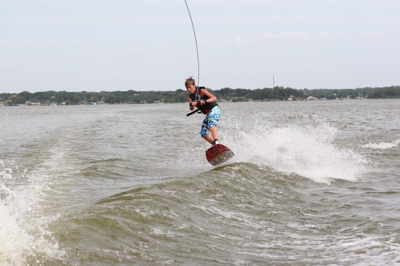 pictures/LakeHouse/wake/wakeboard1_0053.jpg