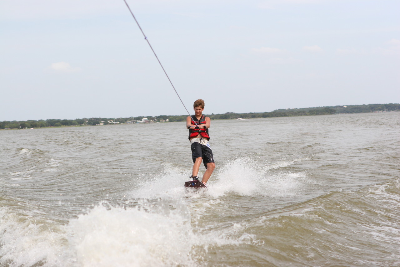 pictures/LakeHouse/wake/wakeboard1_0058.jpg