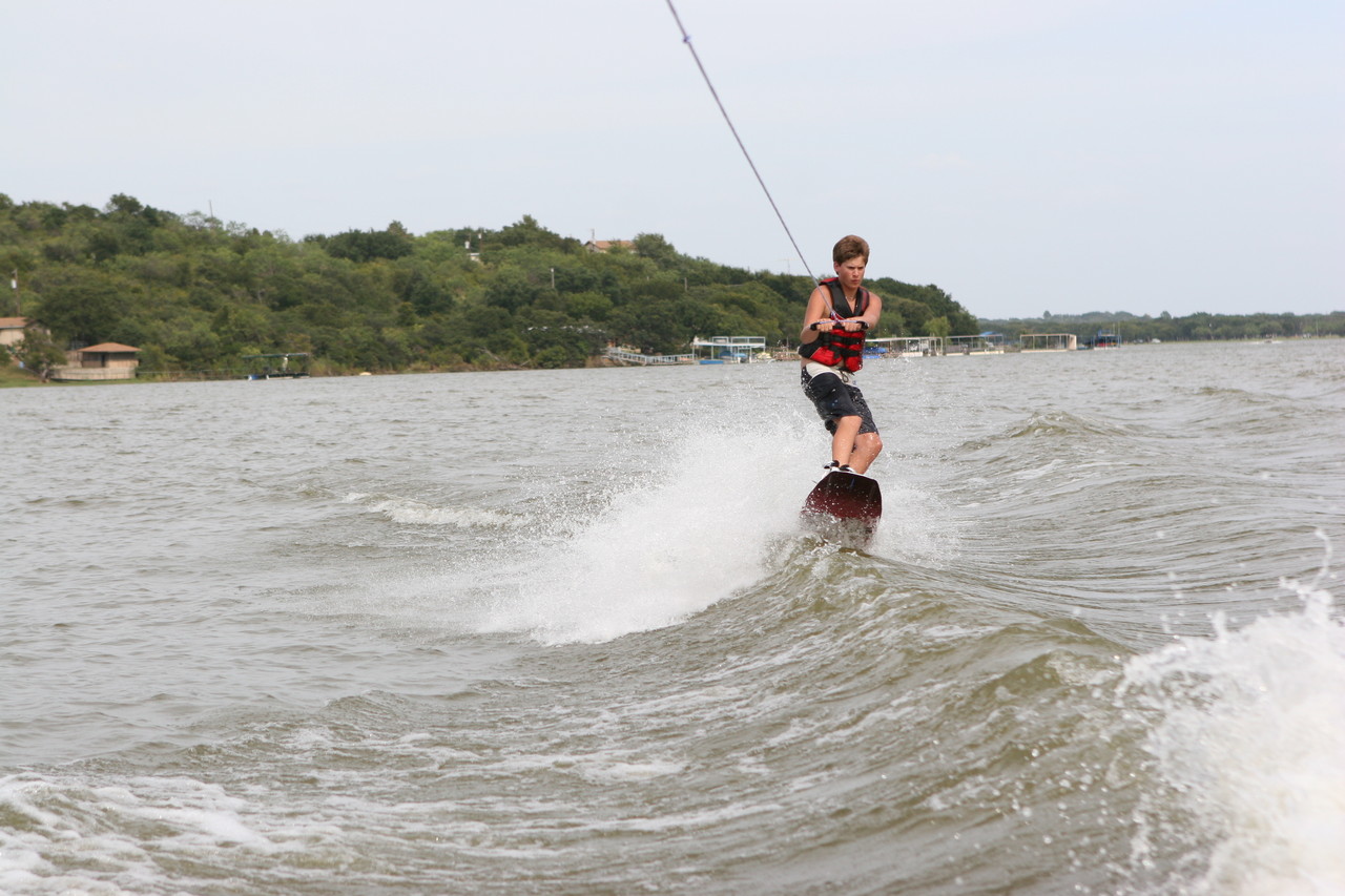 pictures/LakeHouse/wake/wakeboard1_0061.jpg