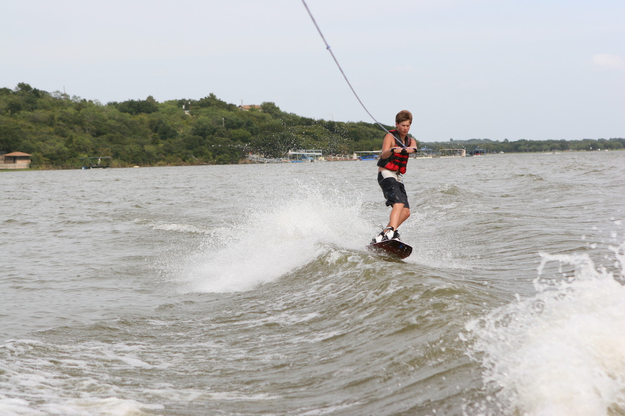 pictures/LakeHouse/wake/wakeboard1_0062.jpg