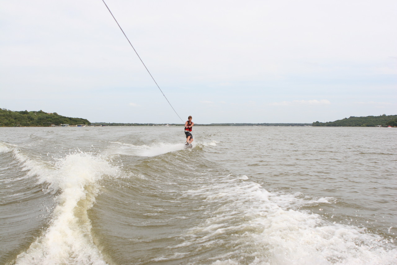 pictures/LakeHouse/wake/wakeboard1_0063.jpg