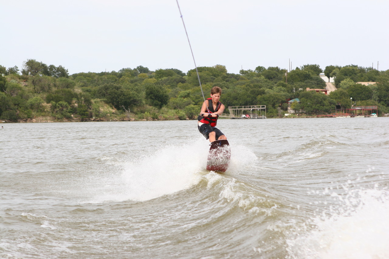 pictures/LakeHouse/wake/wakeboard1_0069.jpg