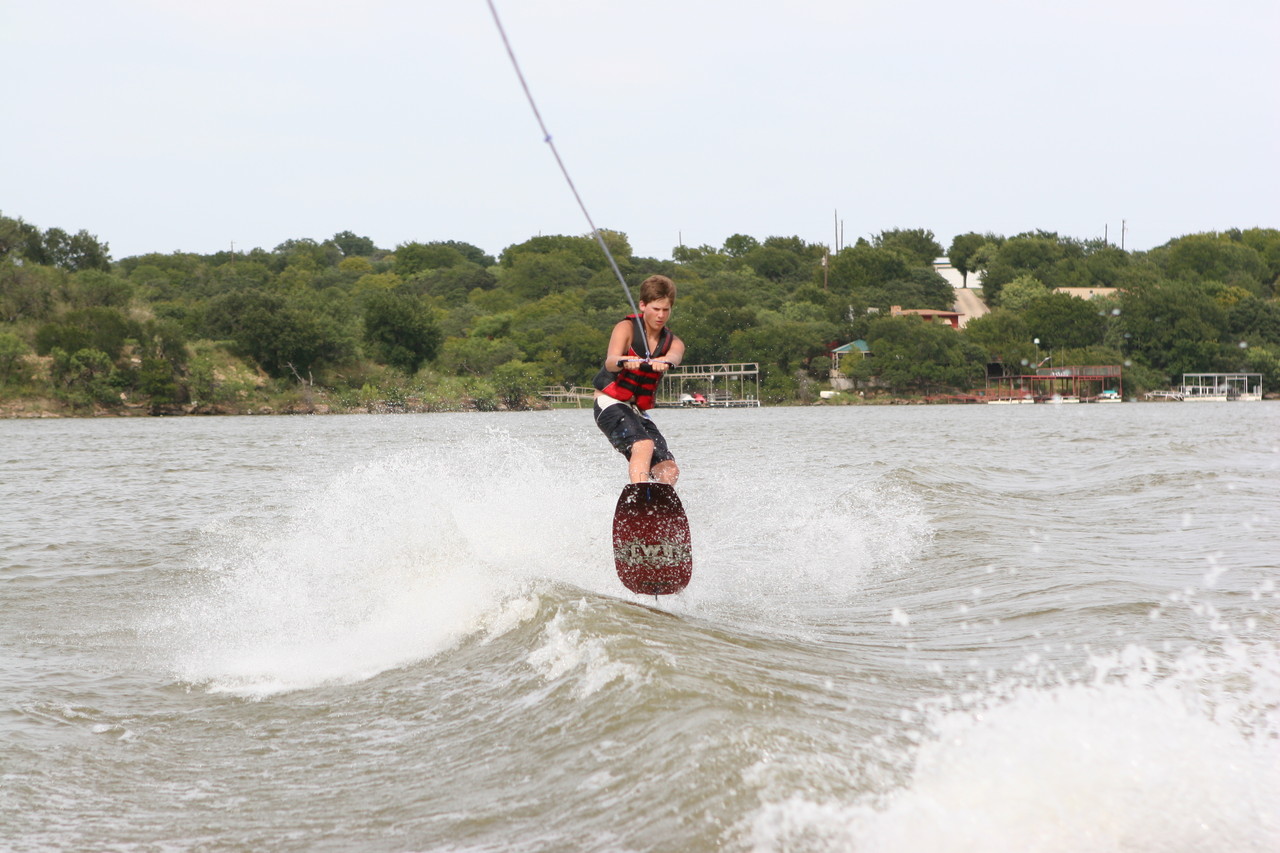 pictures/LakeHouse/wake/wakeboard1_0070.jpg