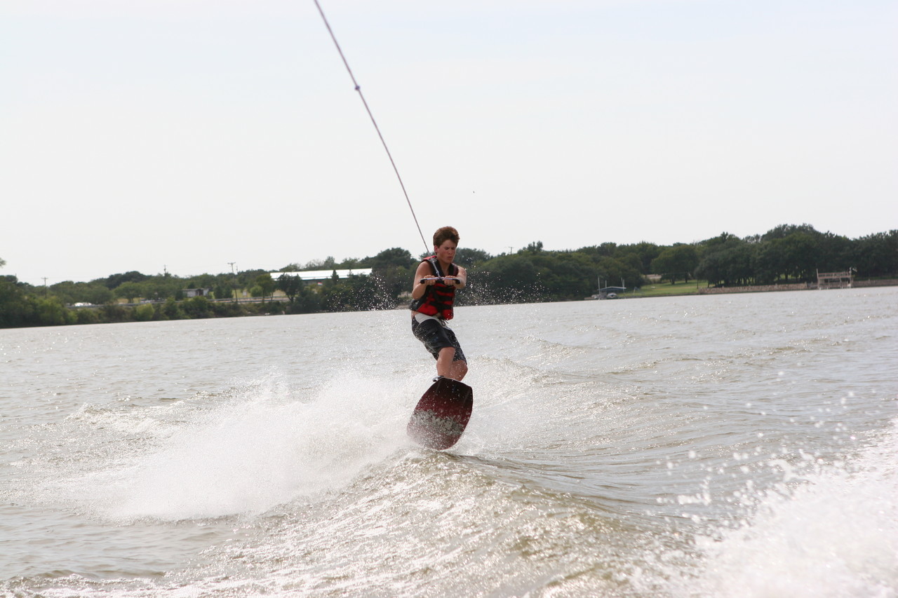 pictures/LakeHouse/wake/wakeboard1_0075.jpg