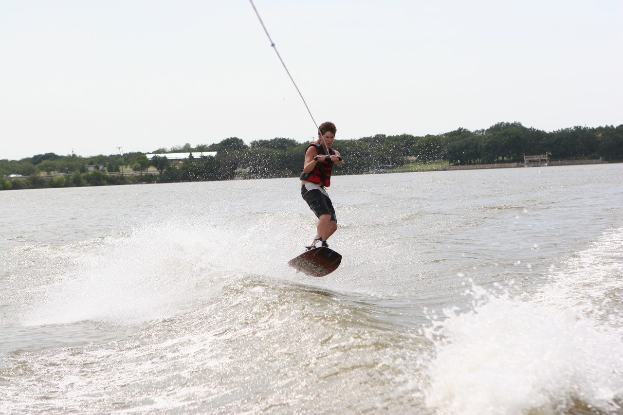 pictures/LakeHouse/wake/wakeboard1_0076.jpg