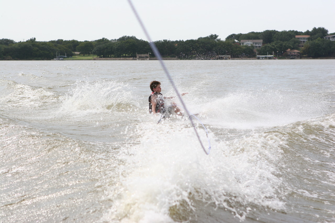 pictures/LakeHouse/wake/wakeboard1_0077.jpg