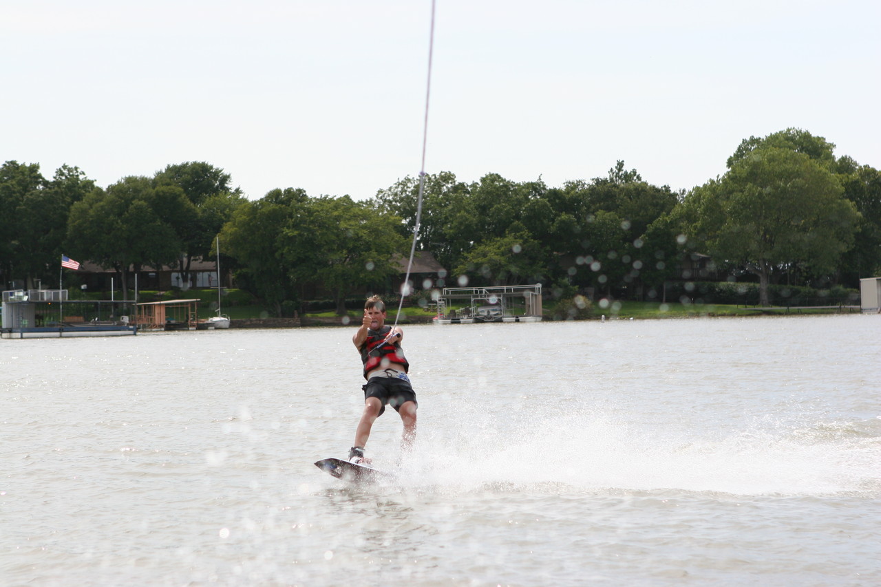 pictures/LakeHouse/wake/wakeboard1_0079.jpg