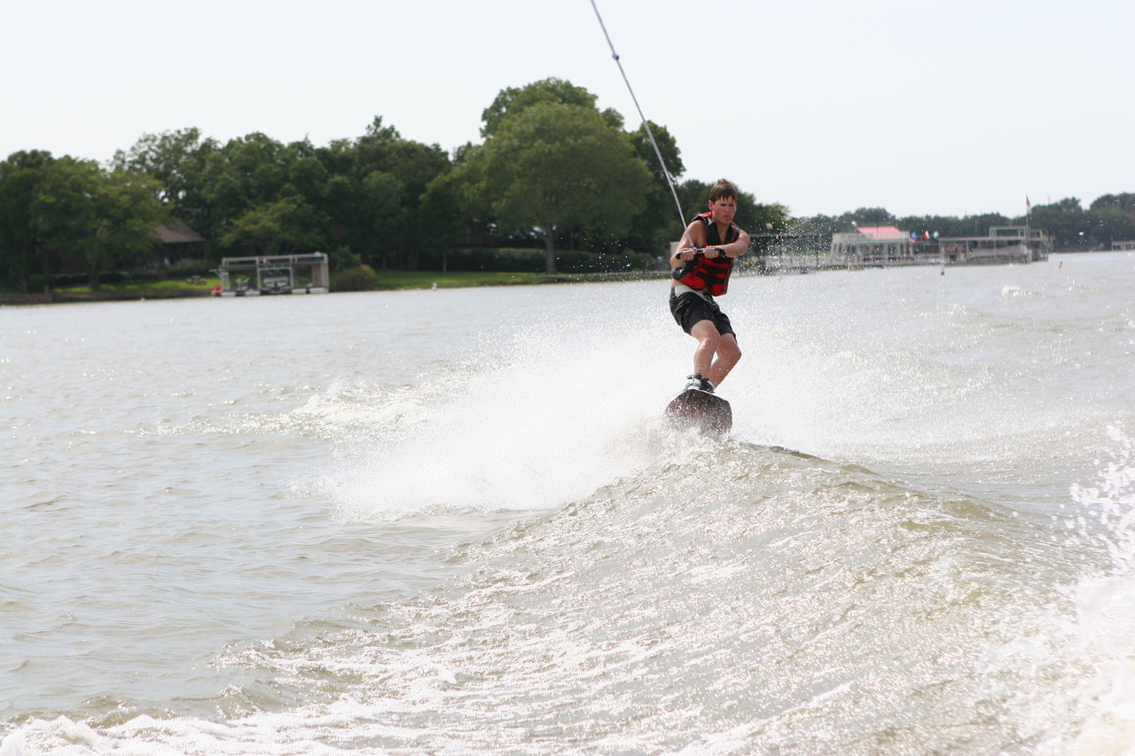 pictures/LakeHouse/wake/wakeboard1_0080.jpg