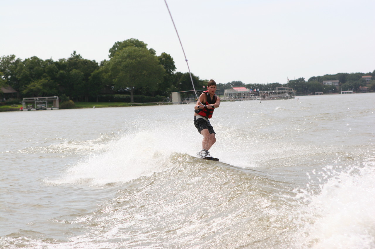 pictures/LakeHouse/wake/wakeboard1_0081.jpg