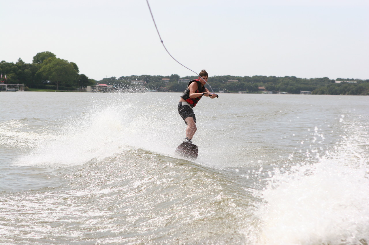 pictures/LakeHouse/wake/wakeboard1_0090.jpg