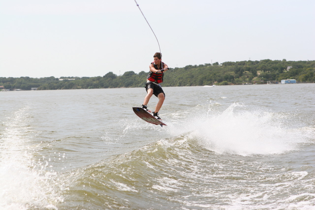 pictures/LakeHouse/wake/wakeboard1_0099.jpg