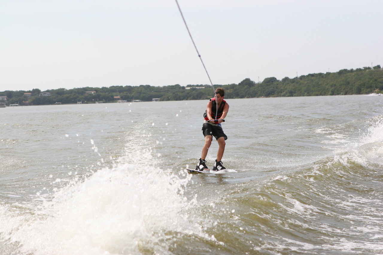 pictures/LakeHouse/wake/wakeboard1_0101.jpg