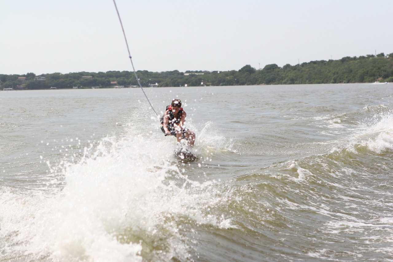 pictures/LakeHouse/wake/wakeboard1_0102.jpg