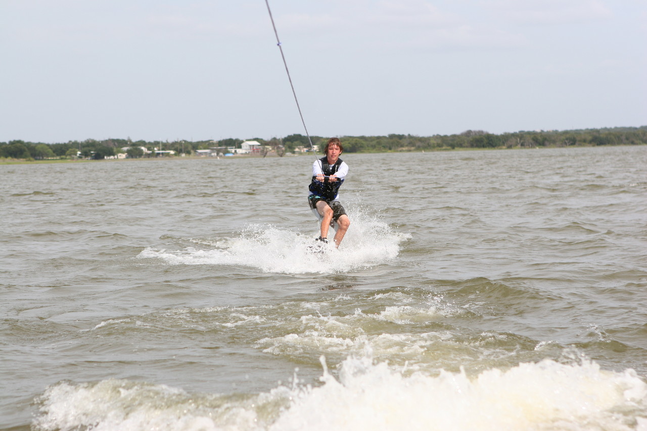 pictures/LakeHouse/wake/wakeboard1_0104.jpg