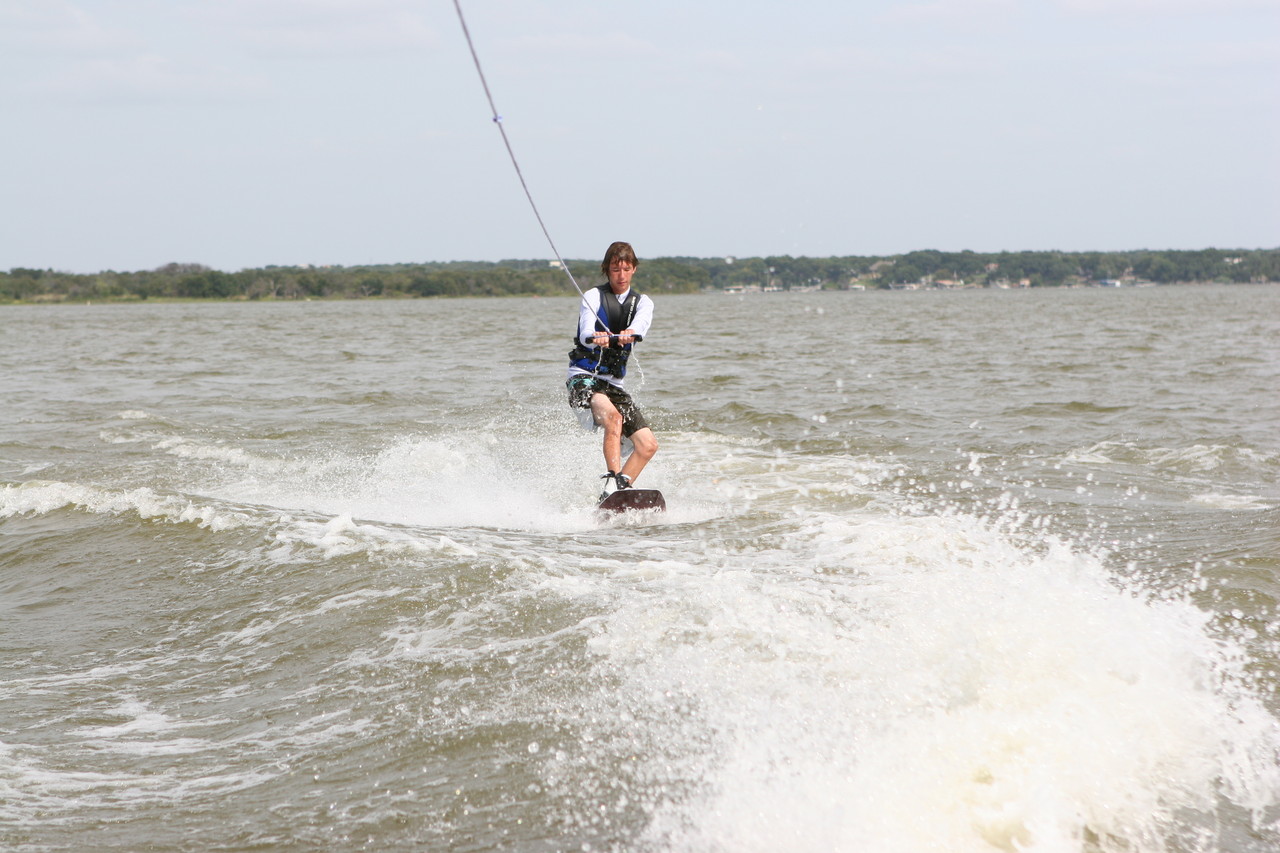 pictures/LakeHouse/wake/wakeboard1_0105.jpg