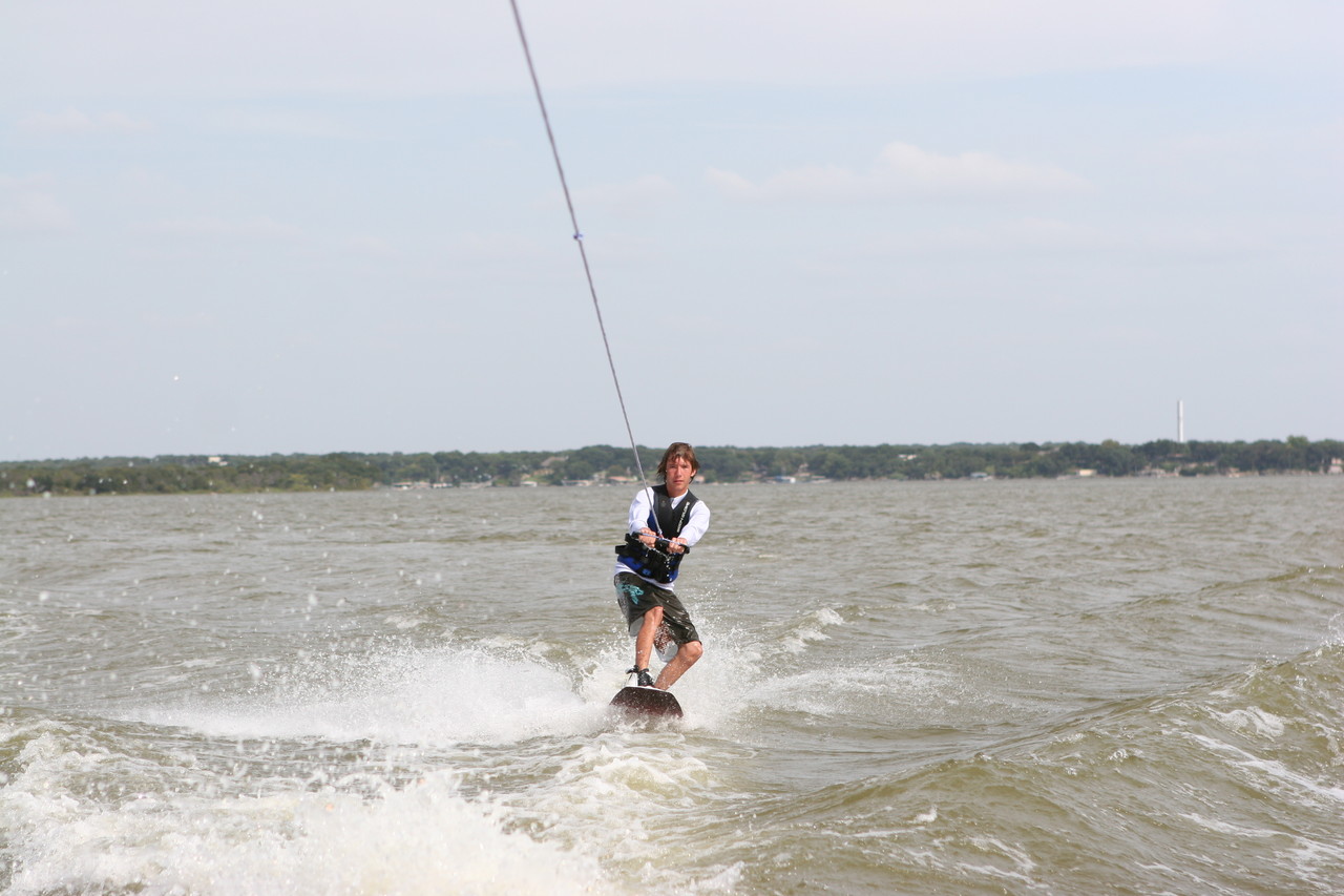 pictures/LakeHouse/wake/wakeboard1_0107.jpg