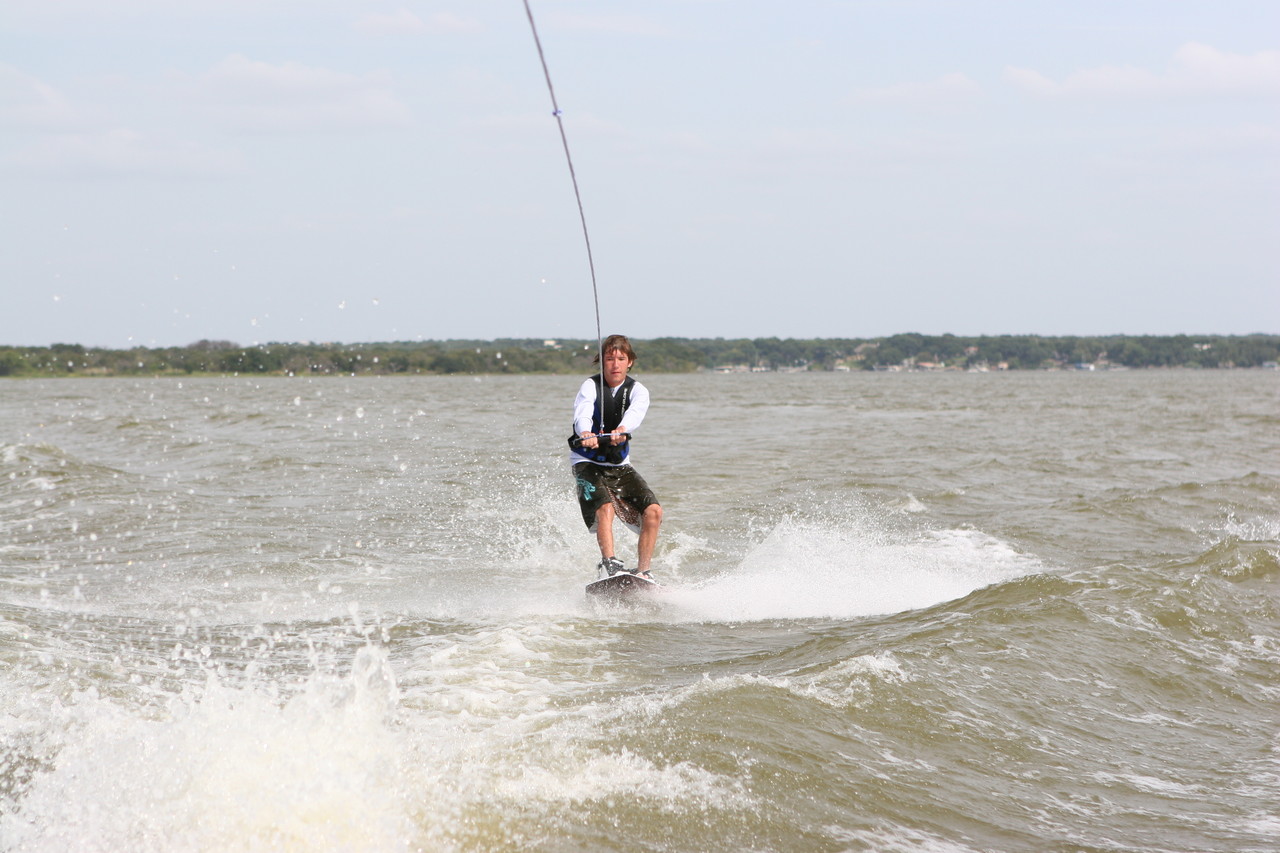 pictures/LakeHouse/wake/wakeboard1_0108.jpg