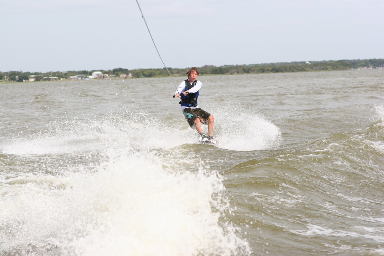 pictures/LakeHouse/wake/wakeboard1_0110.jpg