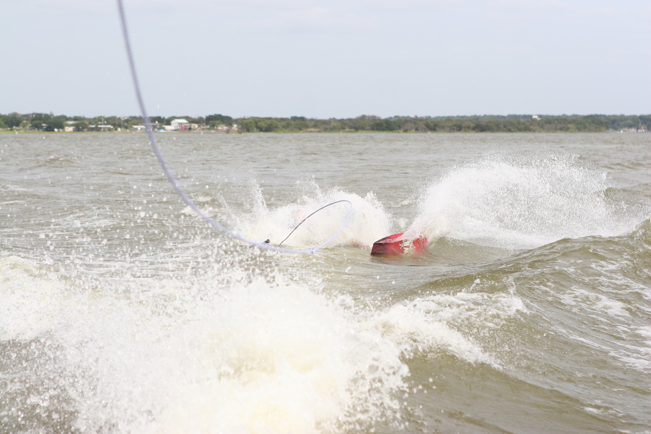 pictures/LakeHouse/wake/wakeboard1_0111.jpg