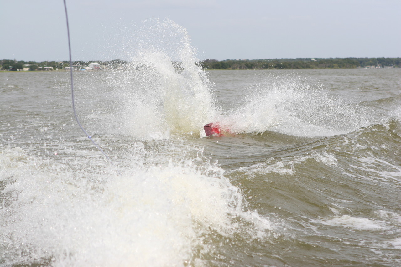 pictures/LakeHouse/wake/wakeboard1_0112.jpg