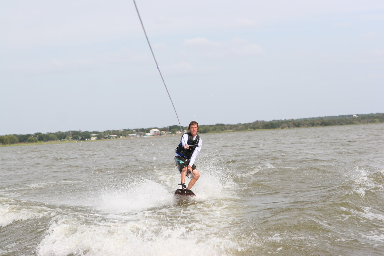 pictures/LakeHouse/wake/wakeboard1_0116.jpg