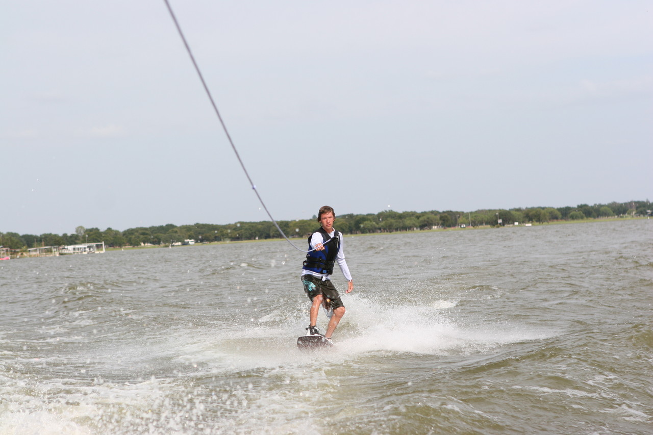 pictures/LakeHouse/wake/wakeboard1_0117.jpg