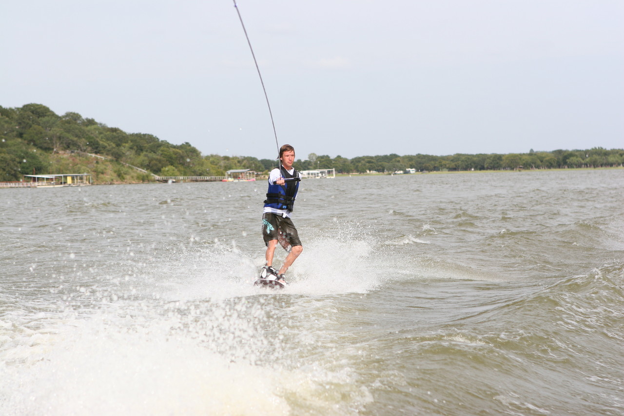 pictures/LakeHouse/wake/wakeboard1_0118.jpg